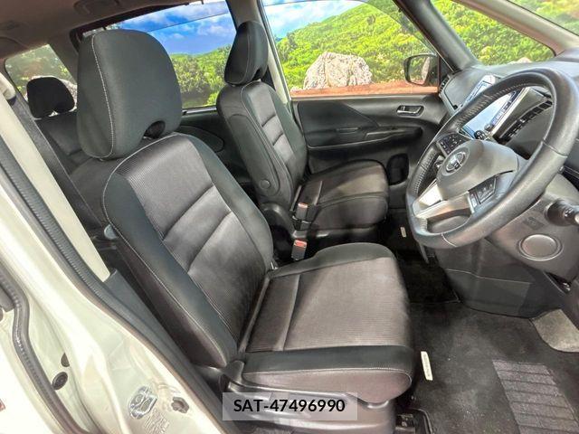 Nissan SERENA 2017-09 6678020-7