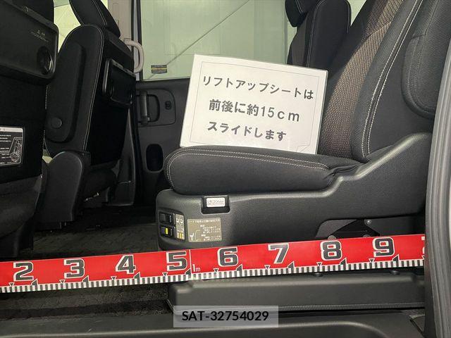 Nissan SERENA 2014-12 6678014-9