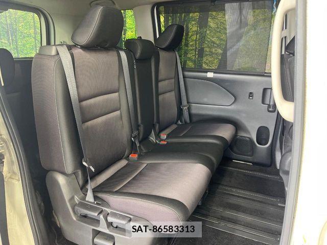 Nissan SERENA 2018-02 6677980-8
