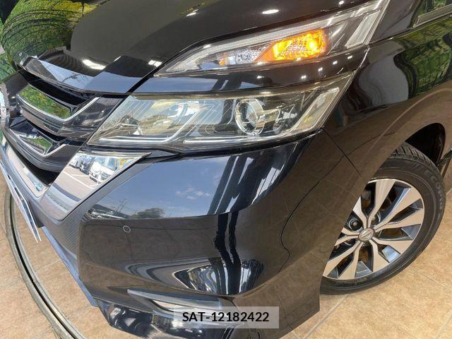 Nissan SERENA 2017-04 6678001-13