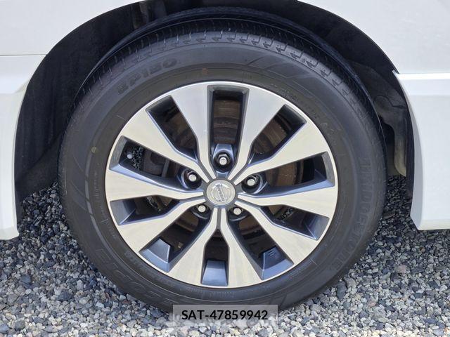 Nissan SERENA 2017-02 6753266-3