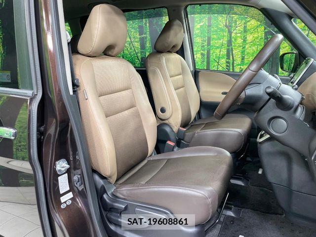 Nissan SERENA 2016-11 6753264-6
