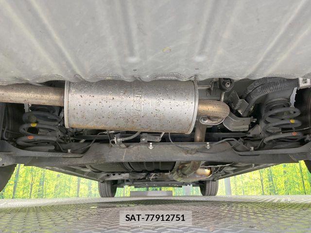 Nissan SERENA 2017-07 6817183-19
