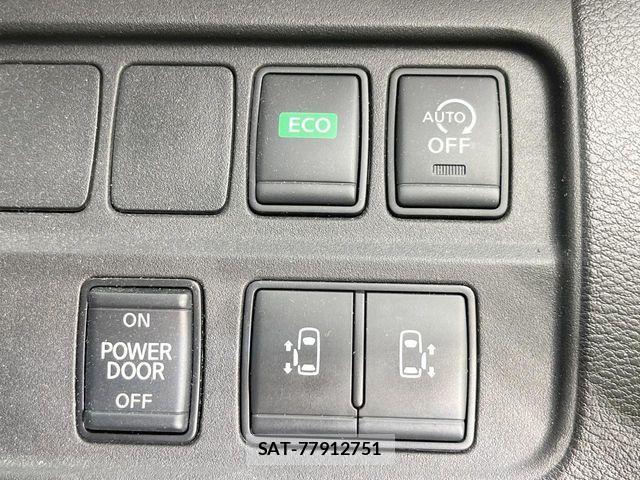 Nissan SERENA 2017-07 6817183-3