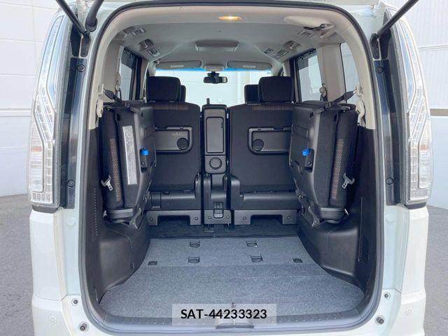 Nissan SERENA 2016-01 6817212-10