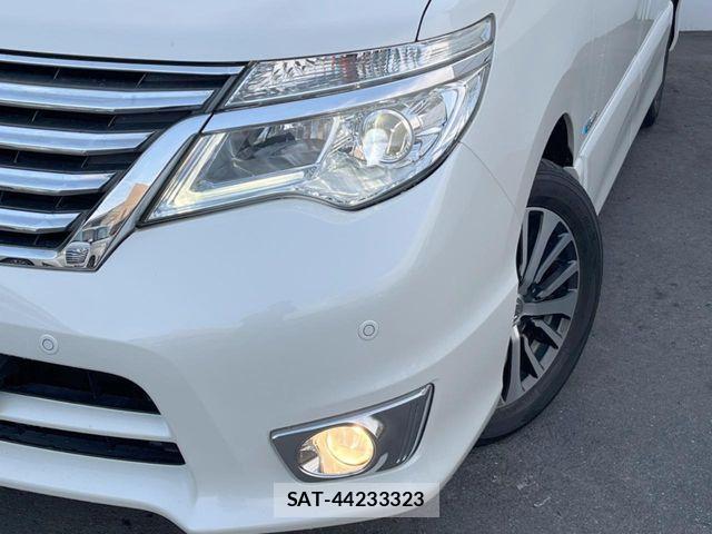 Nissan SERENA 2016-01 6817212-12