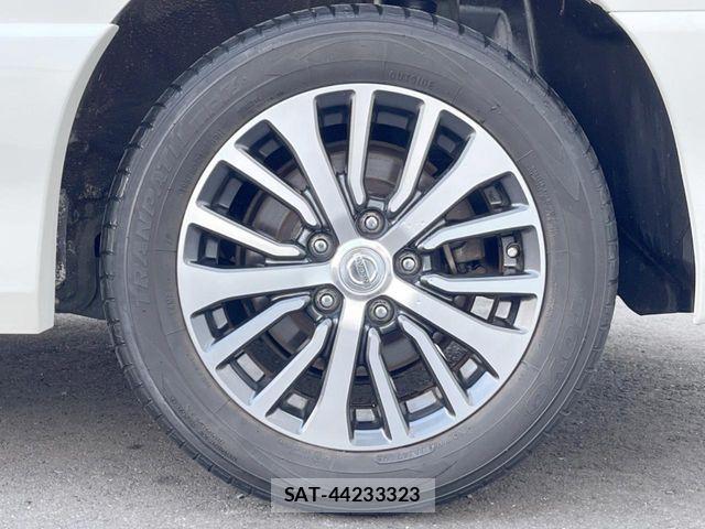 Nissan SERENA 2016-01 6817212-13