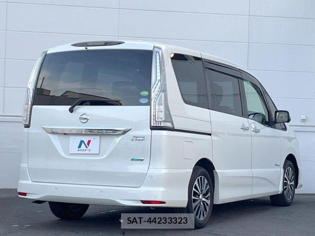 Nissan SERENA 2016-01 6817212-17