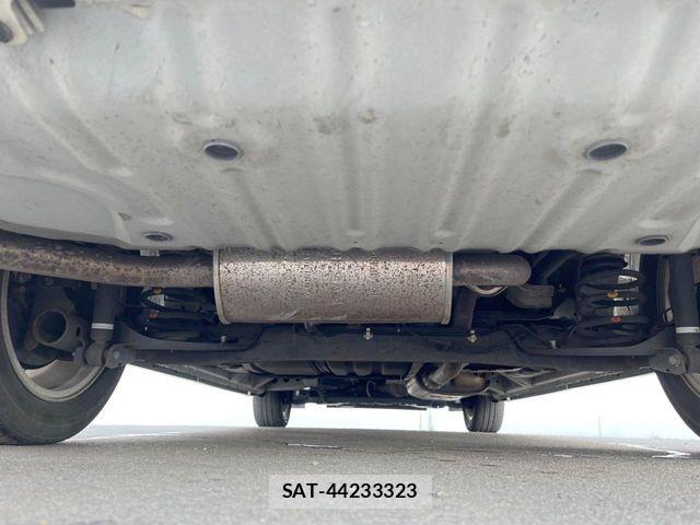 Nissan SERENA 2016-01 6817212-19