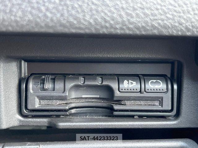 Nissan SERENA 2016-01 6817212-6