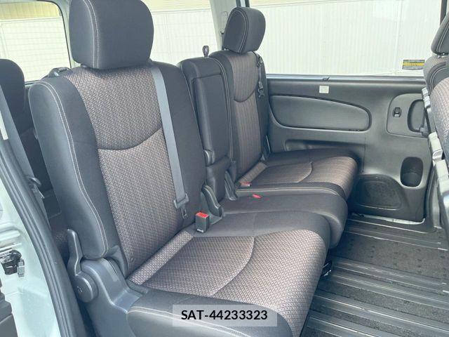 Nissan SERENA 2016-01 6817212-8