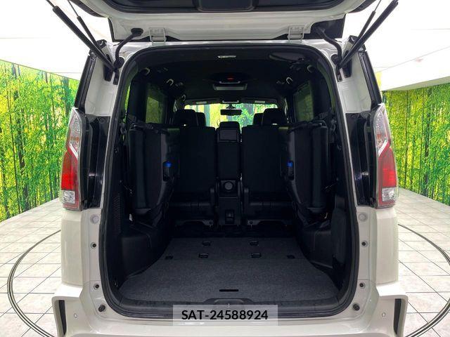 Nissan SERENA 2018-01 6817161-9