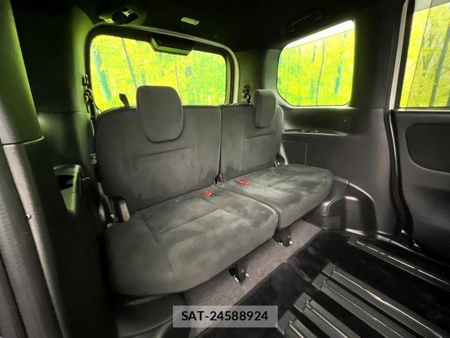 Nissan SERENA 2018-01 6817161-8