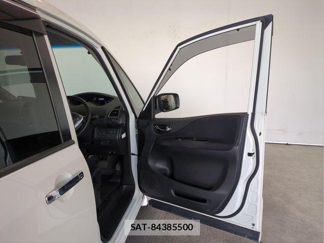 Nissan SERENA 2016-06 6912531-28