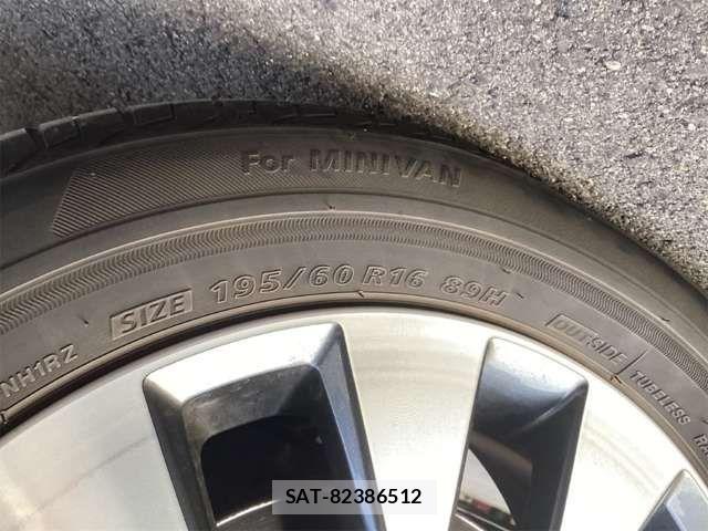 Nissan SERENA 2017-02 6912482-12