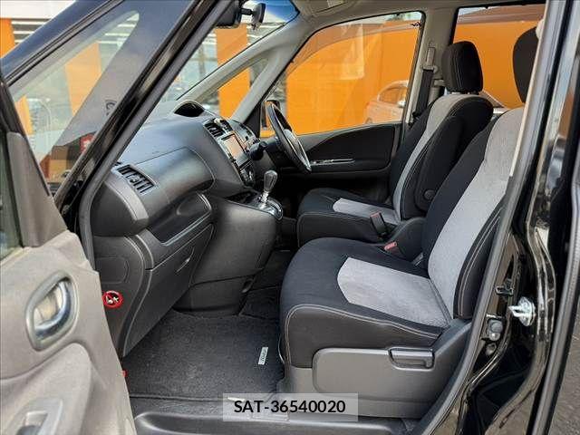 Nissan SERENA 2014-01 6912529-16