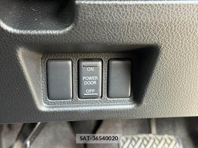 Nissan SERENA 2014-01 6912529-27
