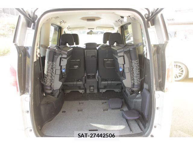 Nissan SERENA 2017-05 6998143-17
