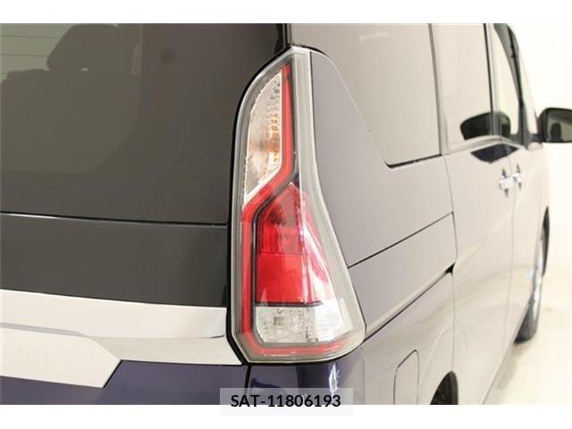 Nissan SERENA 2017-08 6998141-17