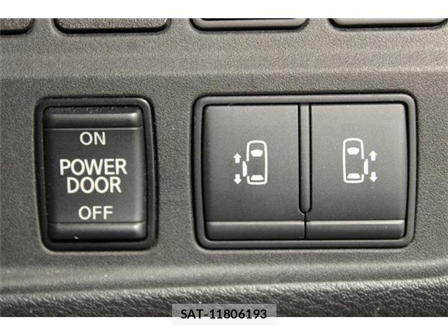 Nissan SERENA 2017-08 6998141-3