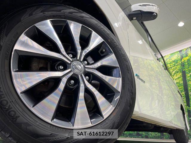 Nissan SERENA 2017-11 7021552-13