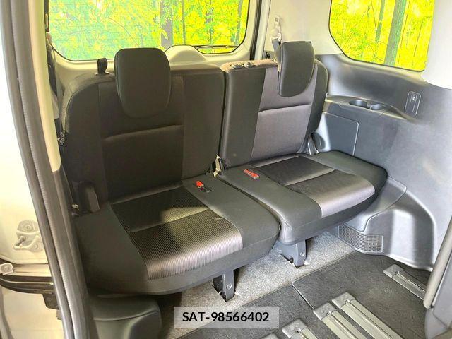 Nissan SERENA 2017-04 7060666-9
