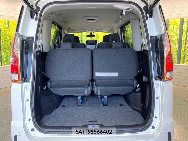Nissan SERENA 2017-04 7060666-10