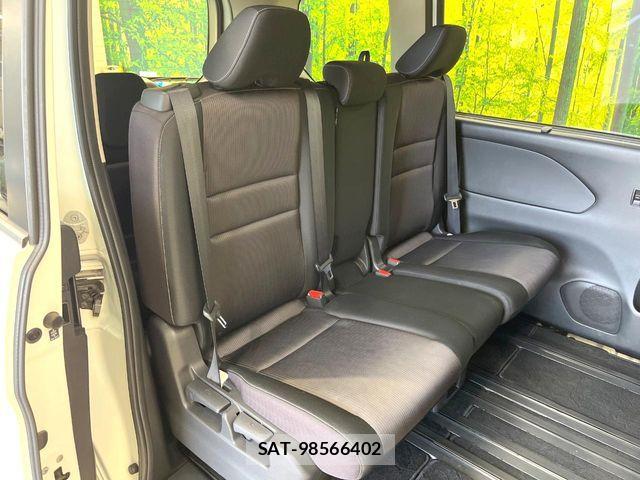Nissan SERENA 2017-04 7060666-8