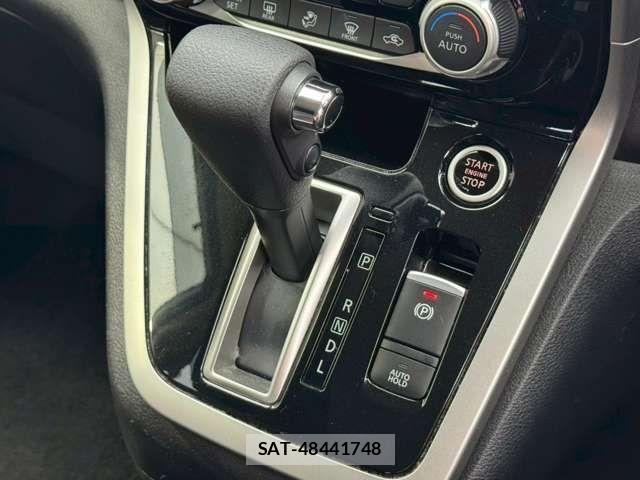 Nissan SERENA 2017-12 7060650-15