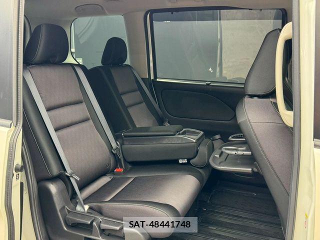 Nissan SERENA 2017-12 7060650-19