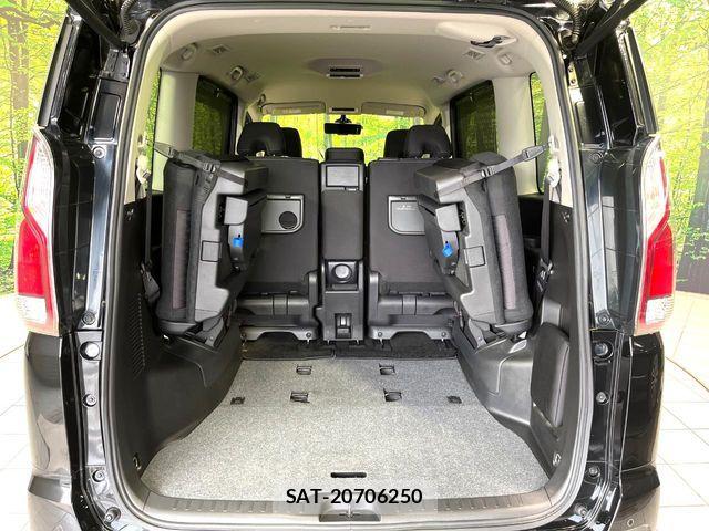 Nissan SERENA 2017-10 7060647-10