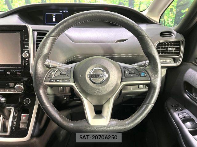 Nissan SERENA 2017-10 7060647-11