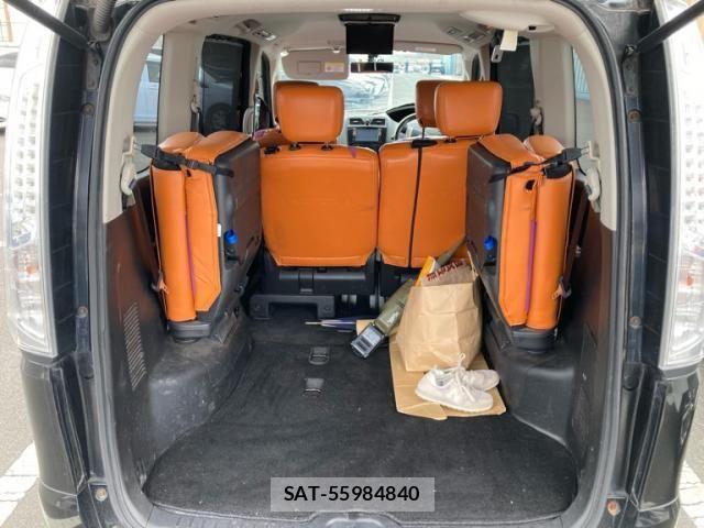 Nissan SERENA 2013-08 7060684-10