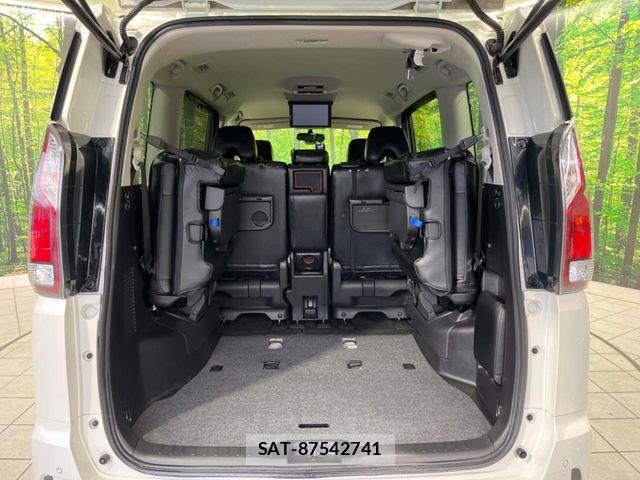 Nissan SERENA 2017-09 7060660-10