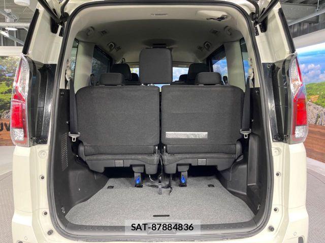 Nissan SERENA 2017-11 7060643-10