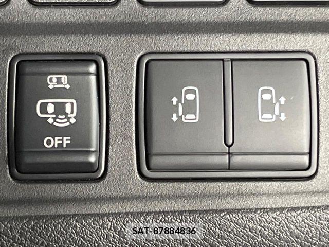 Nissan SERENA 2017-11 7060643-5