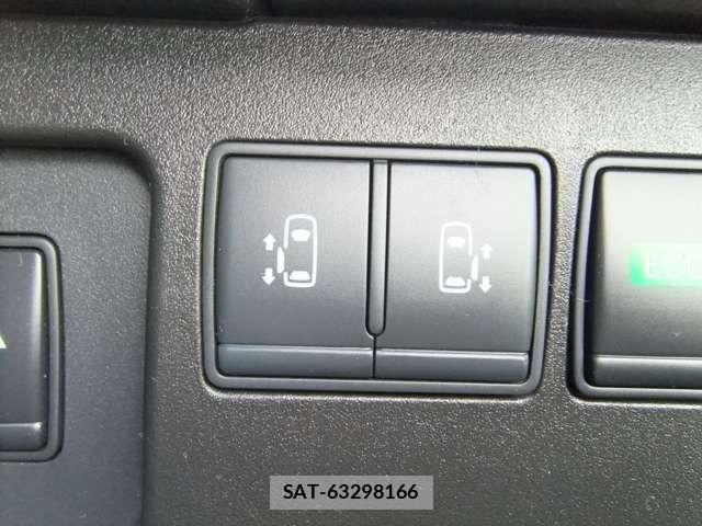 Nissan SERENA 2015-09 7224824-11