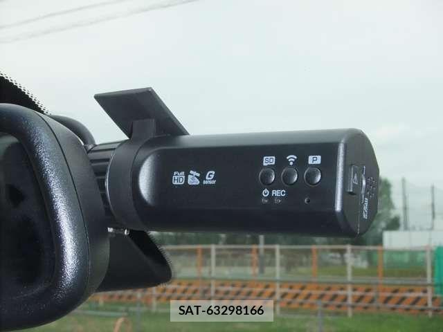 Nissan SERENA 2015-09 7224824-17