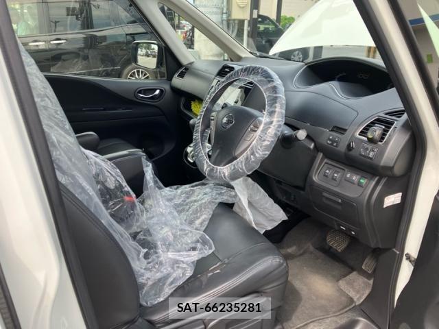 Nissan SERENA 2015-09 7224829-15
