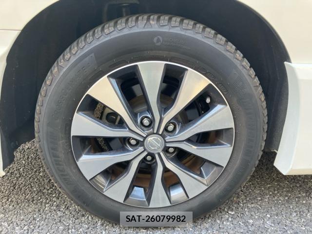 Nissan SERENA 2018-01 7224876-5