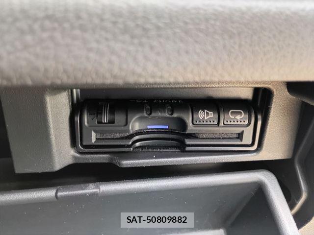 Nissan SERENA 2013-07 7224795-23