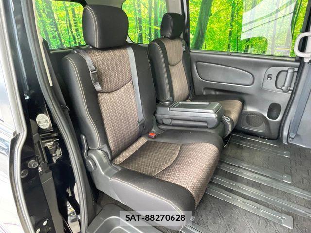 Nissan SERENA 2014-02 7224804-8