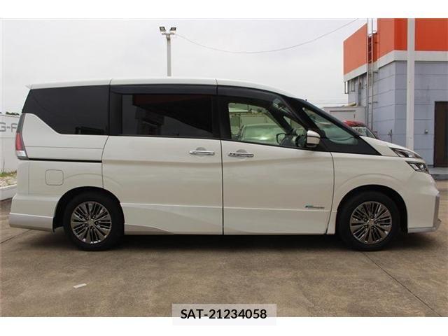 Nissan SERENA 2017-03 7224854-13
