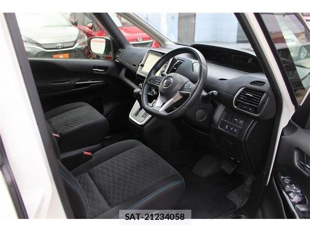 Nissan SERENA 2017-03 7224854-24