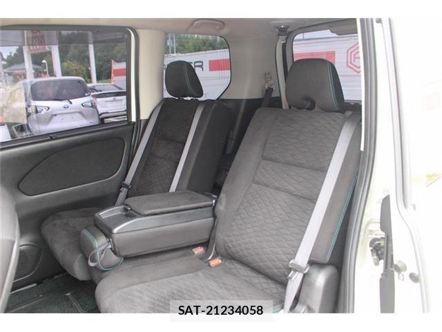 Nissan SERENA 2017-03 7224854-29