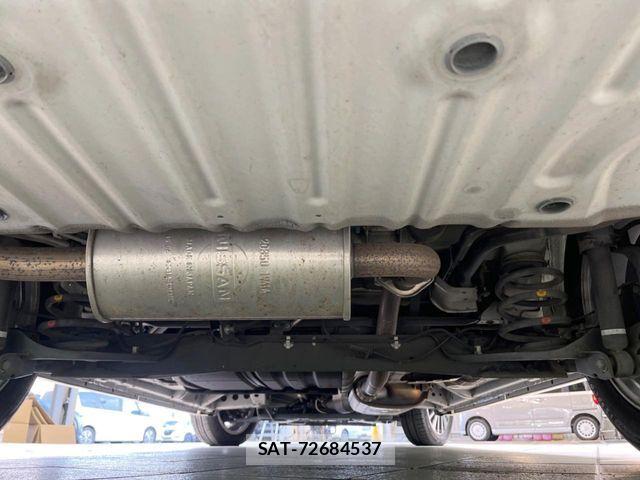 Nissan SERENA 2015-08 7224818-19