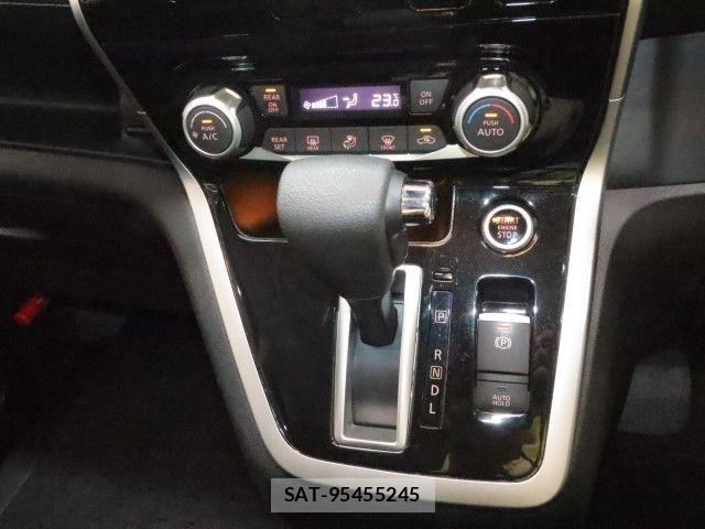 Nissan SERENA 2018-05 7224879-24