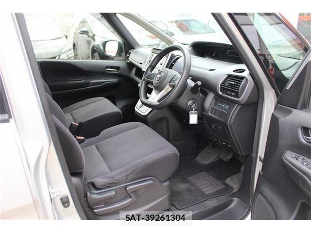 Nissan SERENA 2017-03 7218048-24