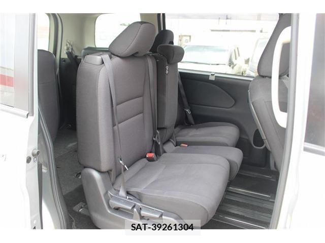 Nissan SERENA 2017-03 7218048-27