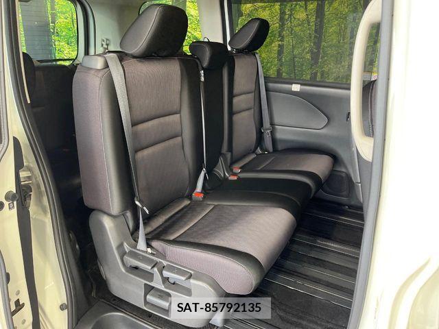Nissan SERENA 2017-07 7224864-8